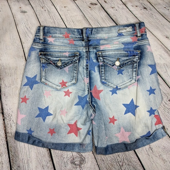 Shorts - Picture 2 of 3